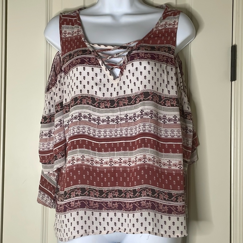 Rue 21 Cold Shoulder Top (Large)